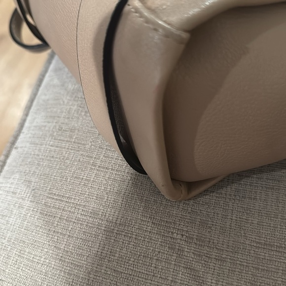 Stylish Tan Handbag with Multicolor Accents - Picture 7 of 7